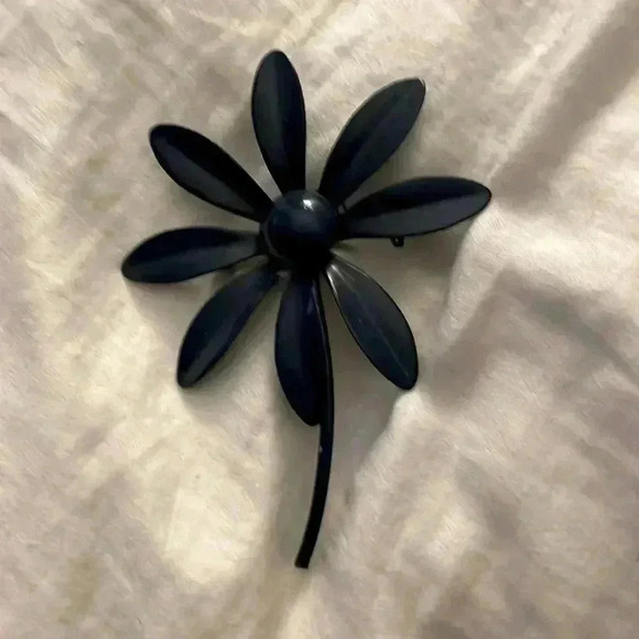 Genuine vintage Daisy age mod 1960s pin - Picture 1 of 3